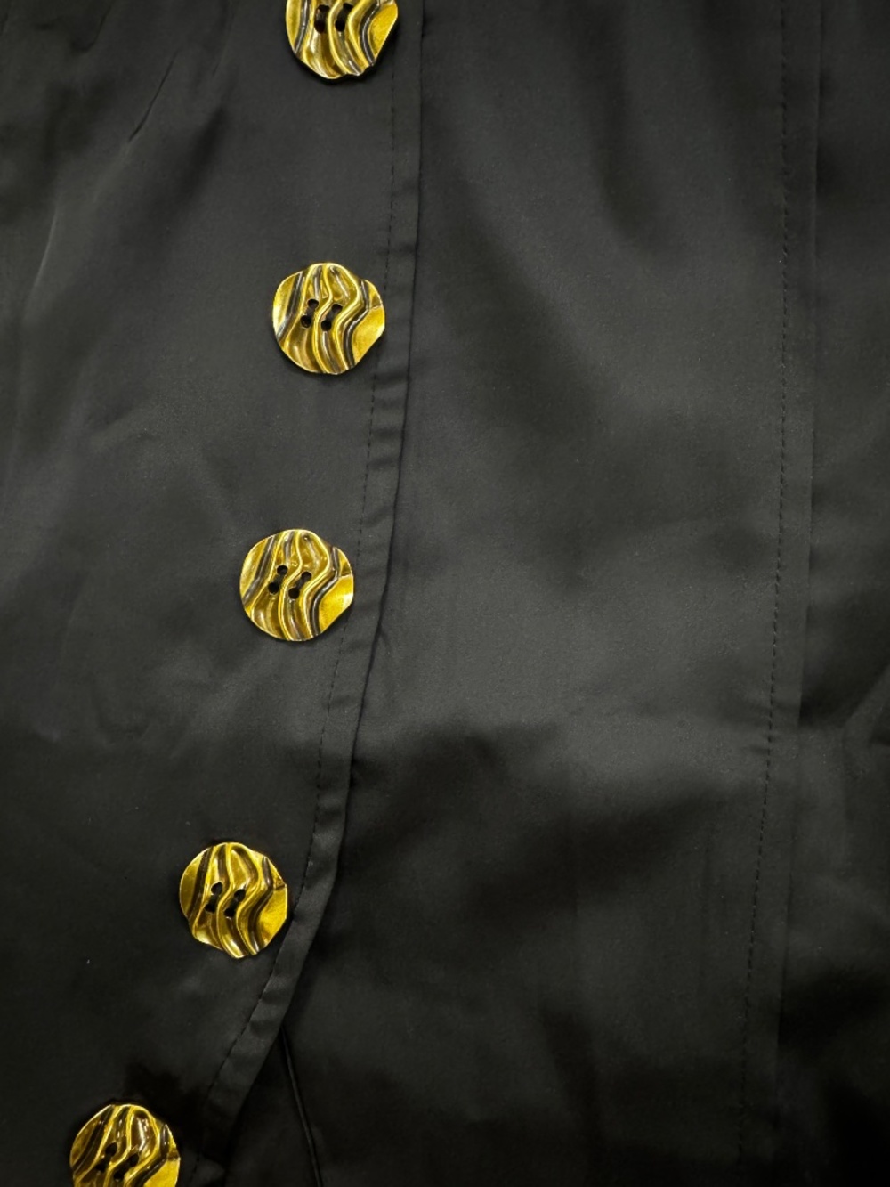 Commense Sleeveless Top with buttons - Picture 2 of 4